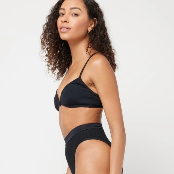 New L*Space Ribbed Helena Black Swim Bikini Top NWT Small - Picture 4 of 9